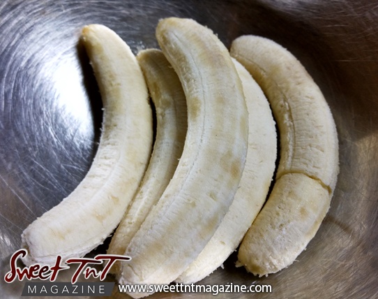 Bananas peeled to make banana breadin sweet T&T for Sweet TnT Magazine, Culturama Publishing Company, for news in Trinidad, in Port of Spain, Trinidad and Tobago, with positive how to photography.